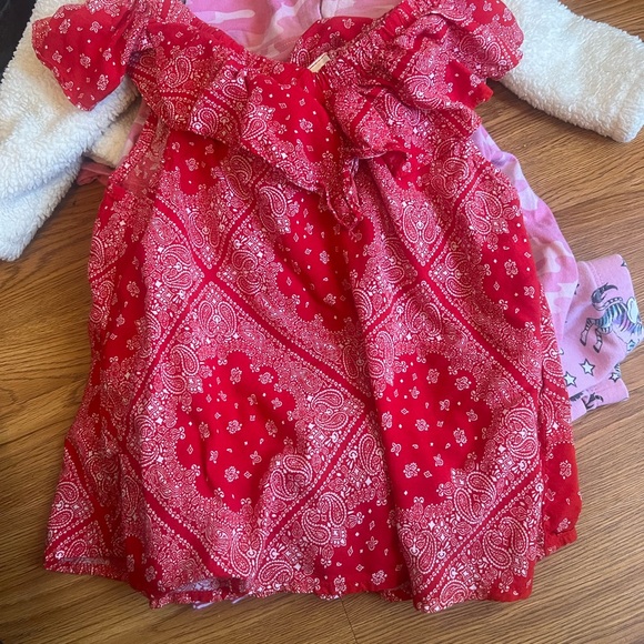 Miscellaneous clothes ranging from 4t to 6 - Picture 2 of 6